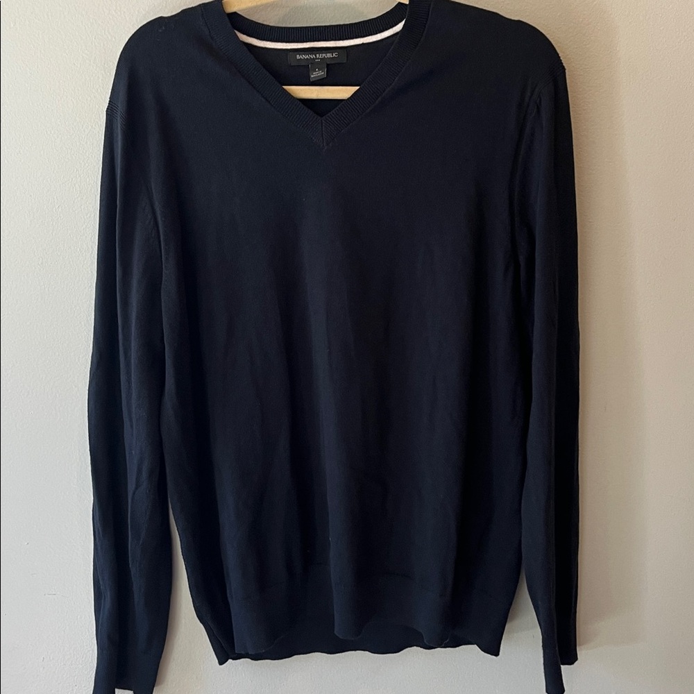 Banana Republic Men's Dark Blue V-Neck Sweater
